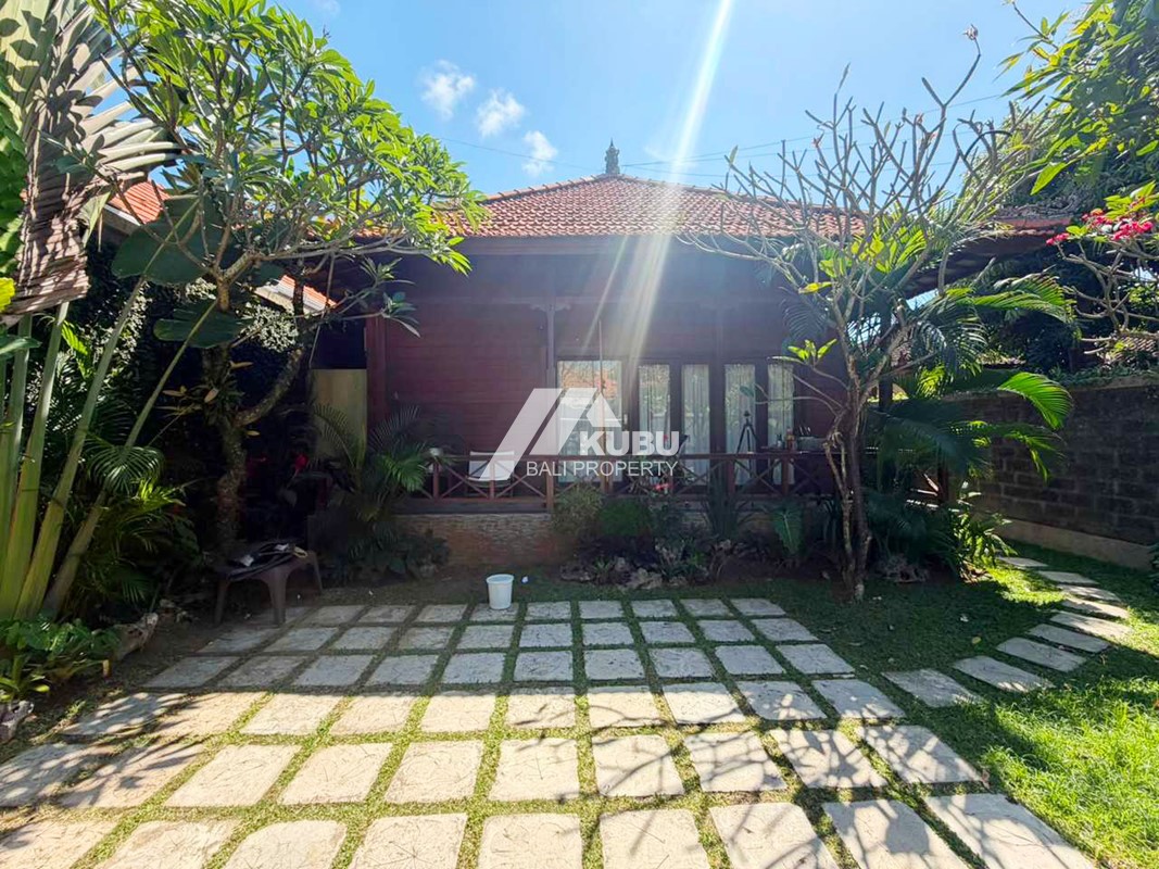 KBP1672 Cozy single-story house featuring a *Joglo* design, available for freehold sale in the Sanur area.