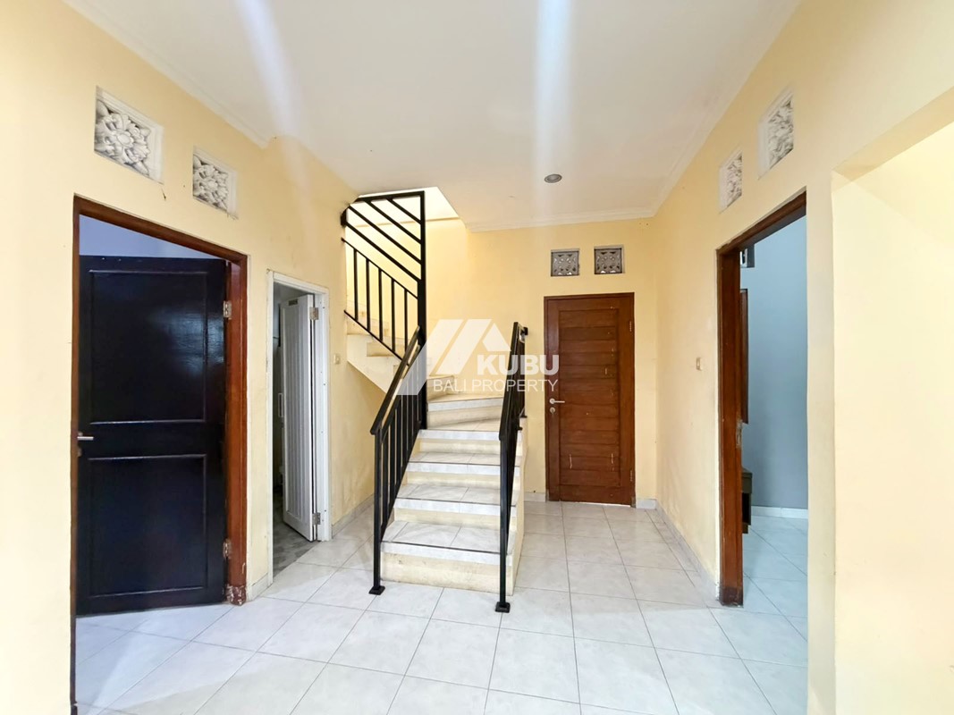 KBP1685 Cleand And Cozy House located in complex area.