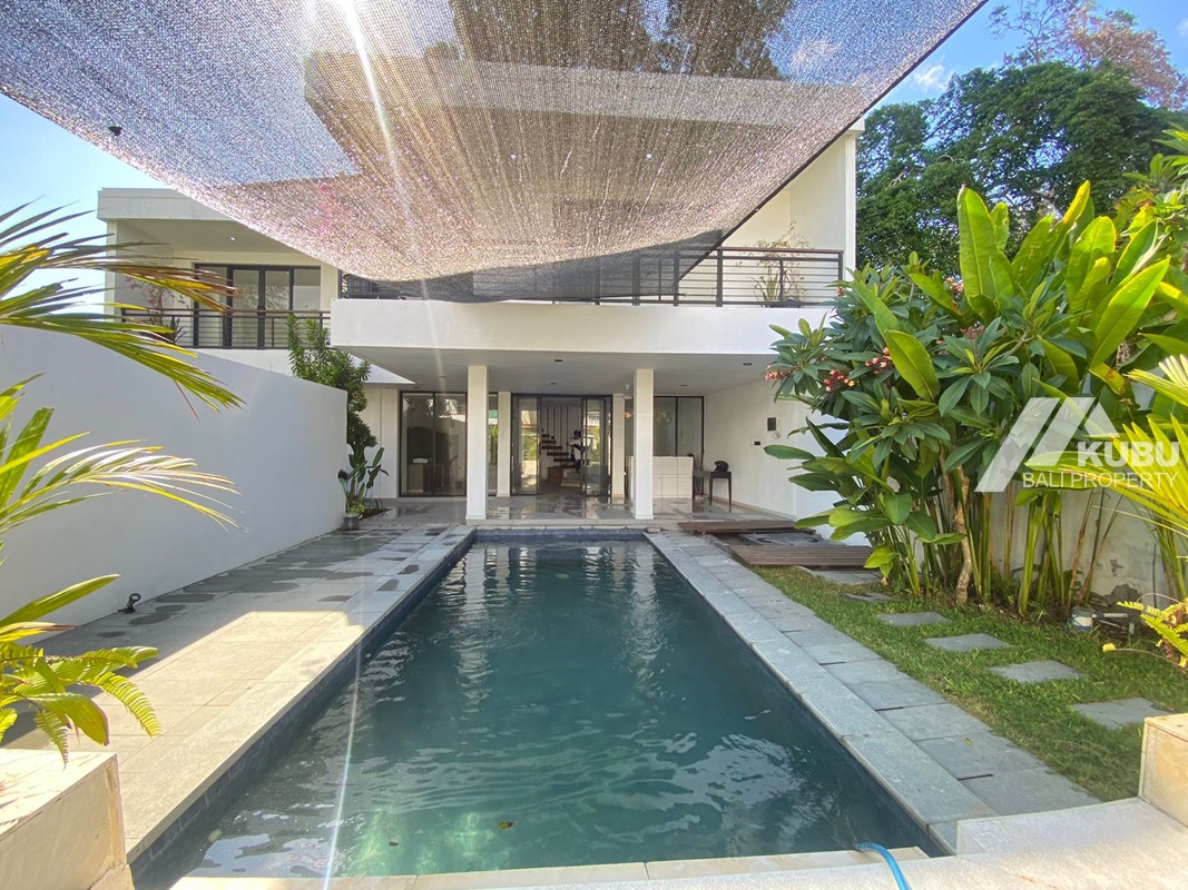 KBP1692 Charming Freehold Villa for Sale in a Sanur Residential Complex.