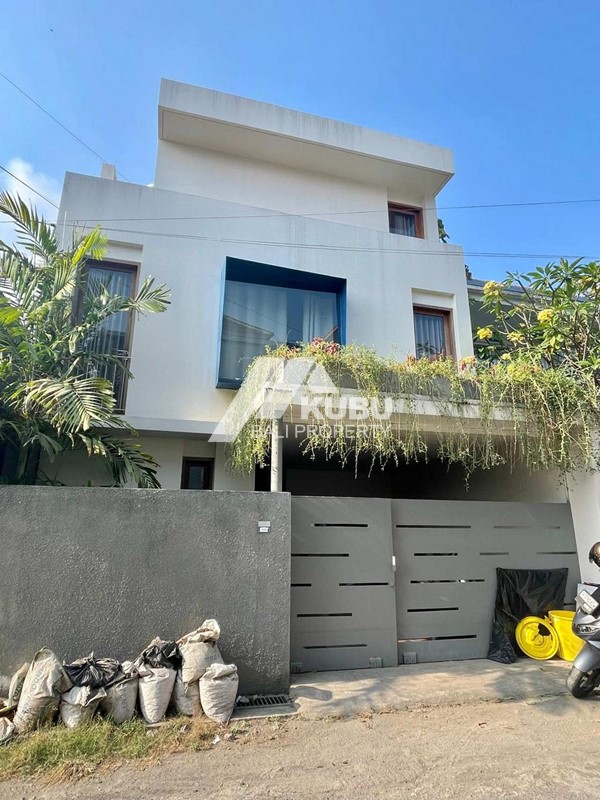 KBP1722 Brand-new 2-bedroom house located in a quiet Sanur Area.