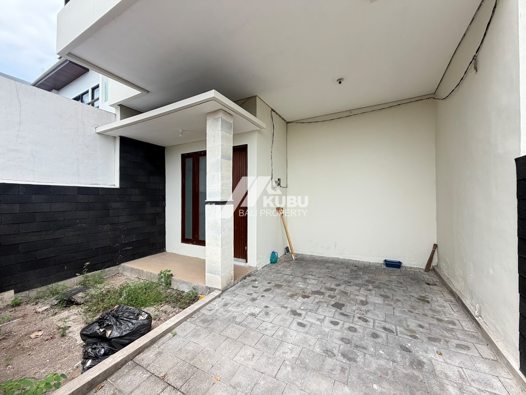 KBP1733 Clean And Bright 2-bedroom house located in a quiet Sanur Area.