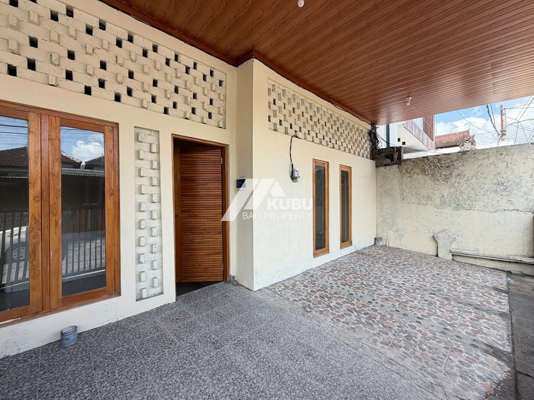KBP1735 Clean And Bright 2-bedroom house located in a quiet Area.
